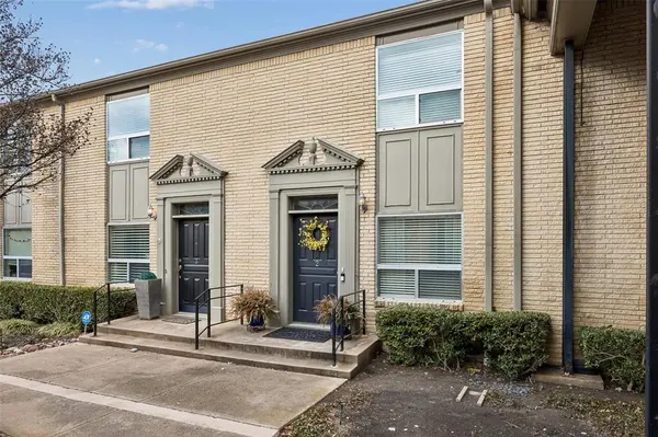 7506 W Northwest Highway #2, Dallas, TX 75225