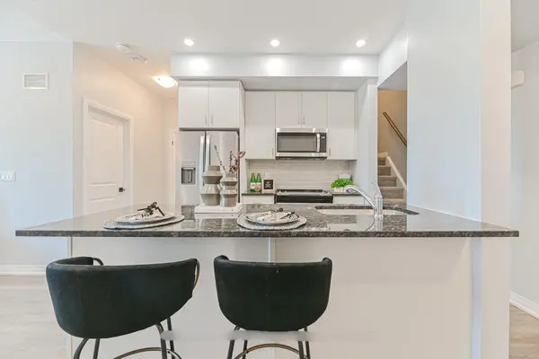 2635 William Jackson DR #723, Pickering, ON L1P 2V8