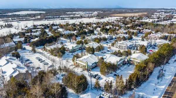 15 Dawson DR #22, Collingwood, ON L9Y 5B4