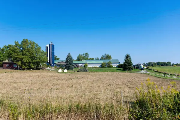 7166 English Church RD E, Hamilton, ON L0R 1W0