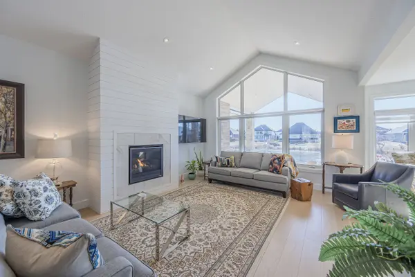 723 Pondhaven RD, Strathroy-caradoc, ON N0L 1W0