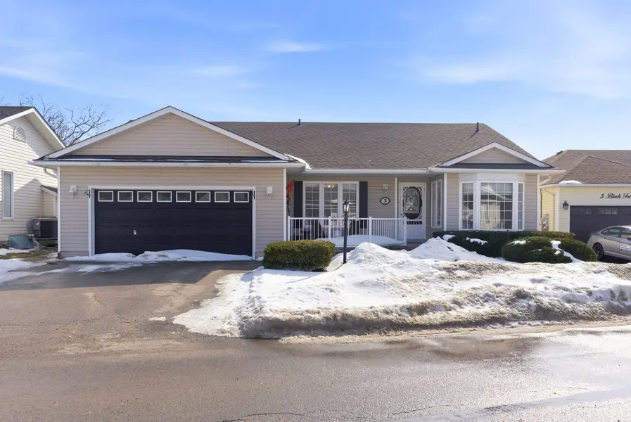 3 Birch Tree LN, Clarington, ON L1B 1P2