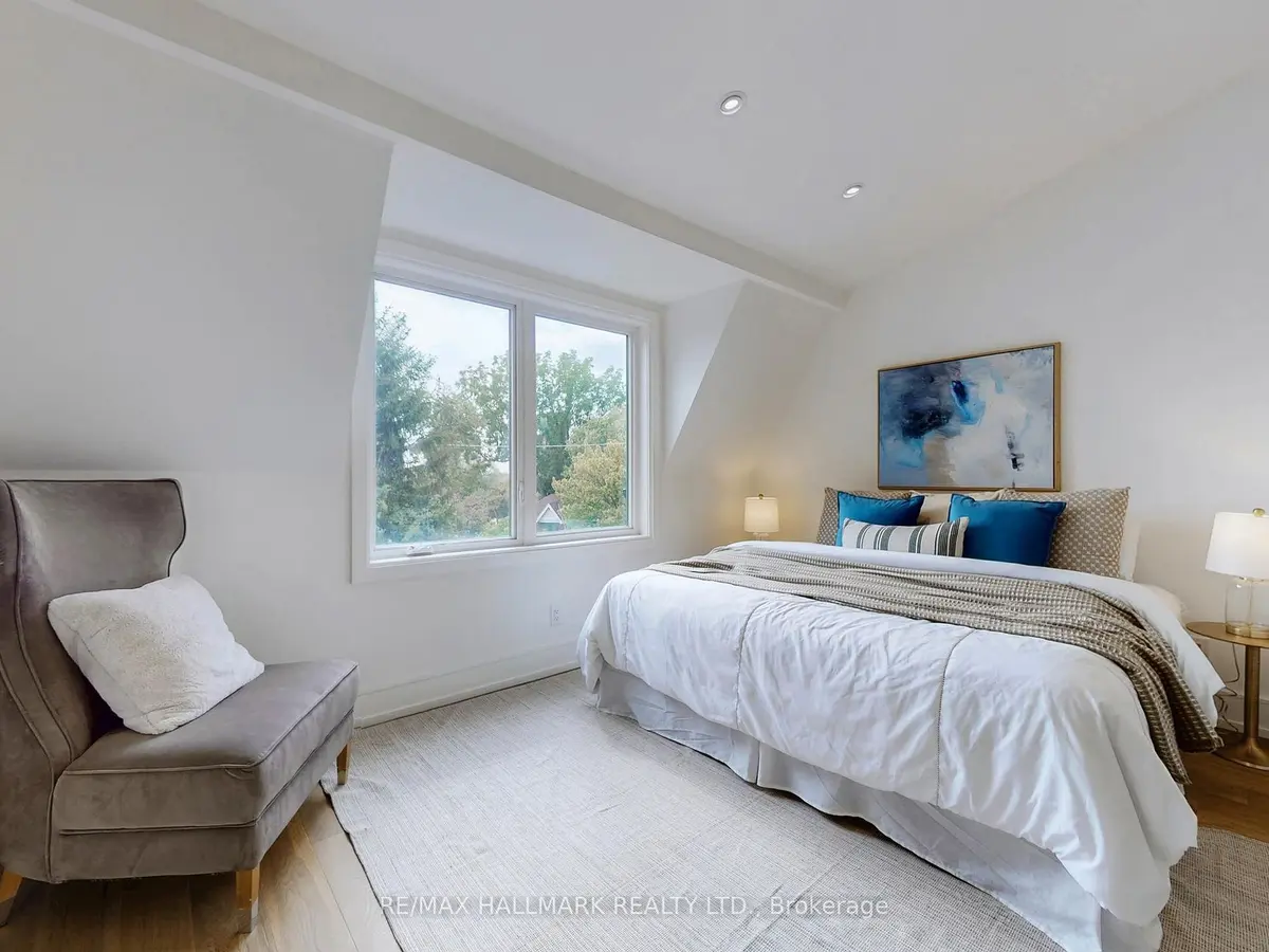 5 Wadsworth BLVD, Toronto W04, ON M9N 2G3