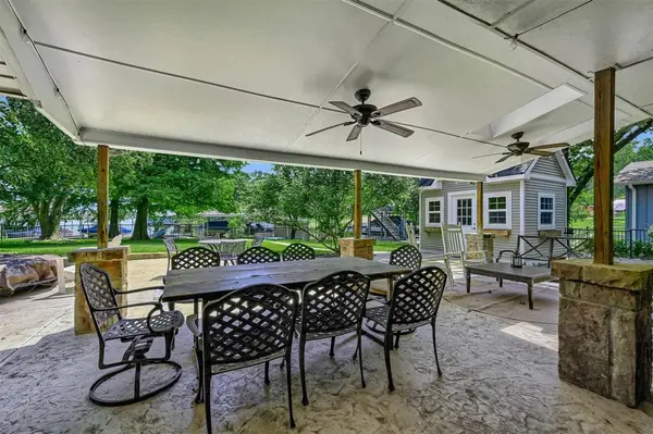 203 Kiowa Drive W, Lake Kiowa, TX 76240