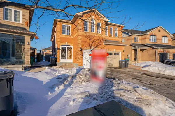 23 Whiteface CRES, Brampton, ON L6X 4W6
