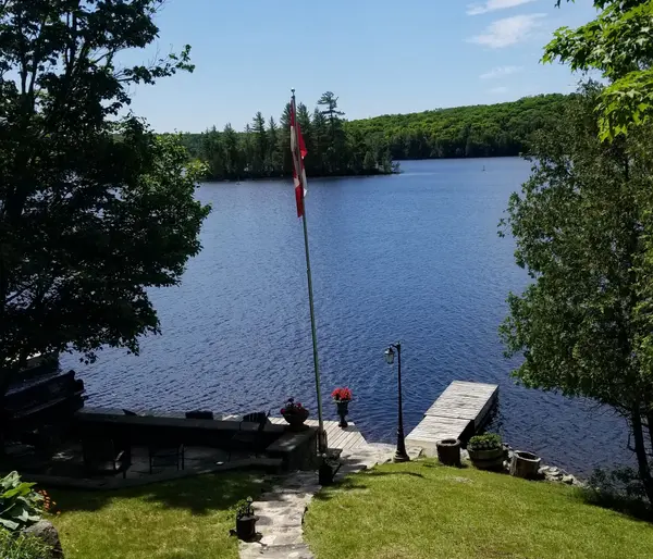 286 Holden RD, Magnetawan, ON P0A 1C0