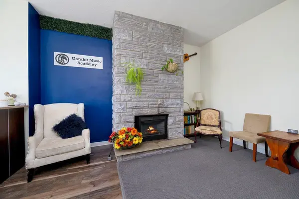 422 Donald B Munro DR, Carp - Huntley Ward, ON K0A 1L0