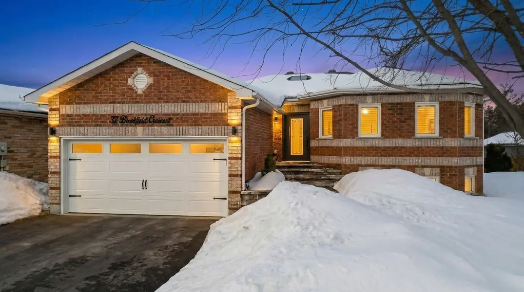 37 Brookfield CRES, Barrie, ON L4N 9R6