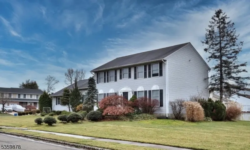 8 Winfield Ct, Fairfield Twp., NJ 07004