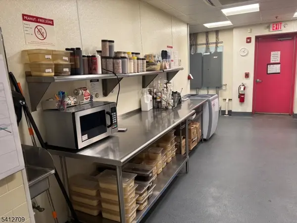 77 Central Ave, Clark Twp., NJ 07066