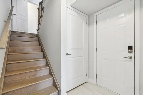 92 William Shearn CRES, Markham, ON L6C 3J4