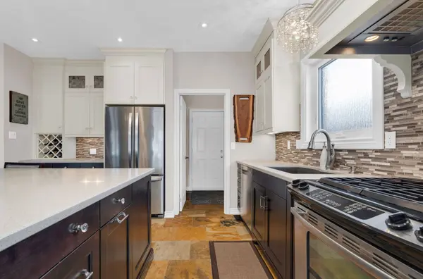 37 Brookfield CRES, Barrie, ON L4N 9R6