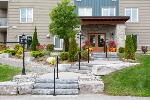 94 Francis ST W #103, Kawartha Lakes, ON K0M 1N0