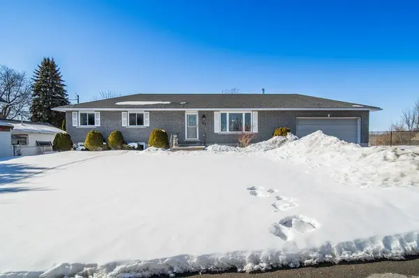 93 Henry ST, Greater Napanee, ON K7R 3A6