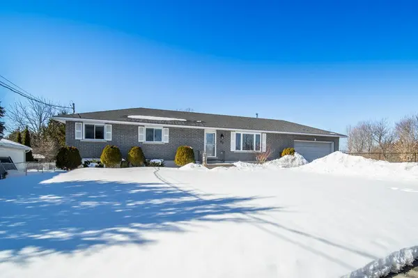 93 Henry ST, Greater Napanee, ON K7R 3A6