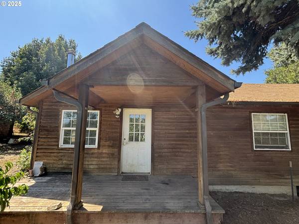 1931 SLEEPY HOLLOW LOOP, Grants Pass, OR 97527