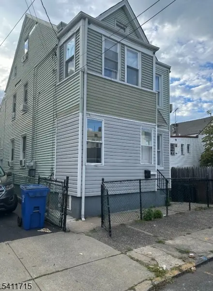 466 E 25Th St, Paterson City, NJ 07514