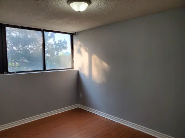 10 Tapscott RD #205, Toronto E11, ON M1B 3L9