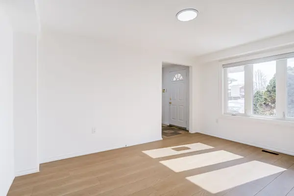 7 Nugent CT, Barrie, ON L4N 7A9