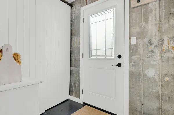 21569 Loyalist Pkwy, Prince Edward County, ON K0K 1L0