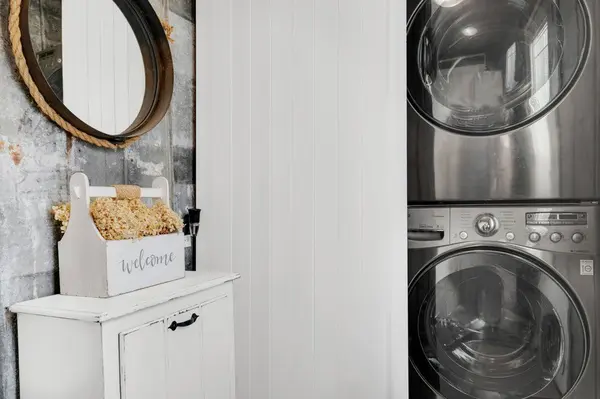 21569 Loyalist Pkwy, Prince Edward County, ON K0K 1L0