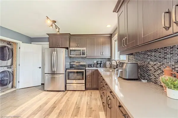 591 Governors RD E, Brant, ON N3L 3E1