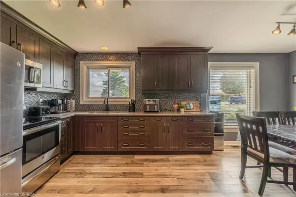 591 Governors RD E, Brant, ON N3L 3E1