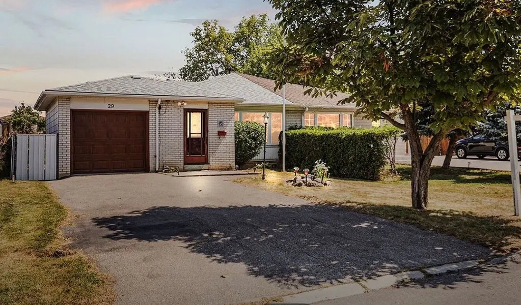 29 Edenridge DR, Brampton, ON L6T 3A9