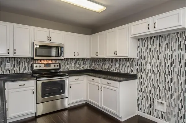 926 Walnut Street, Burleson, TX 76028