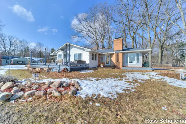 11560 Thrush DR, Belvidere Twp, MI 48850