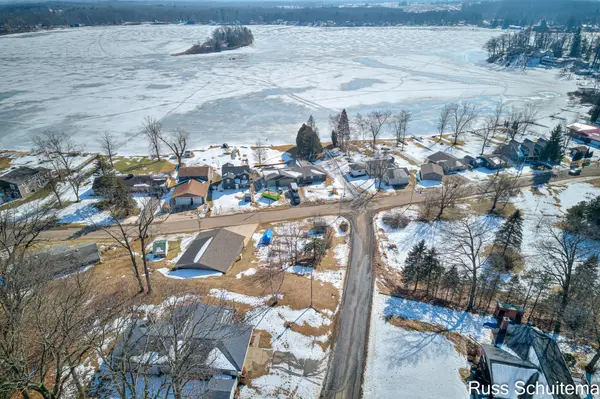 11560 Thrush DR, Belvidere Twp, MI 48850