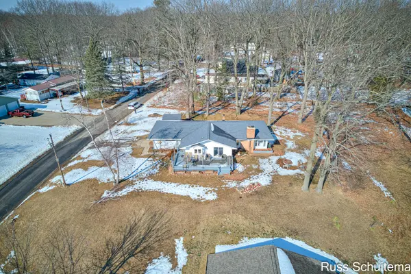 11560 Thrush DR, Belvidere Twp, MI 48850