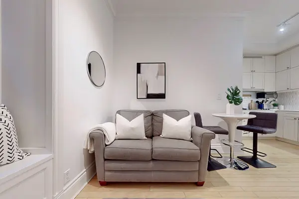 22 Leader LN #316, Toronto C08, ON M5E 0B2