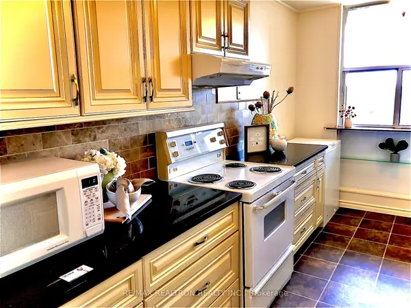 66 Falby CT #704, Ajax, ON L1S 3L2