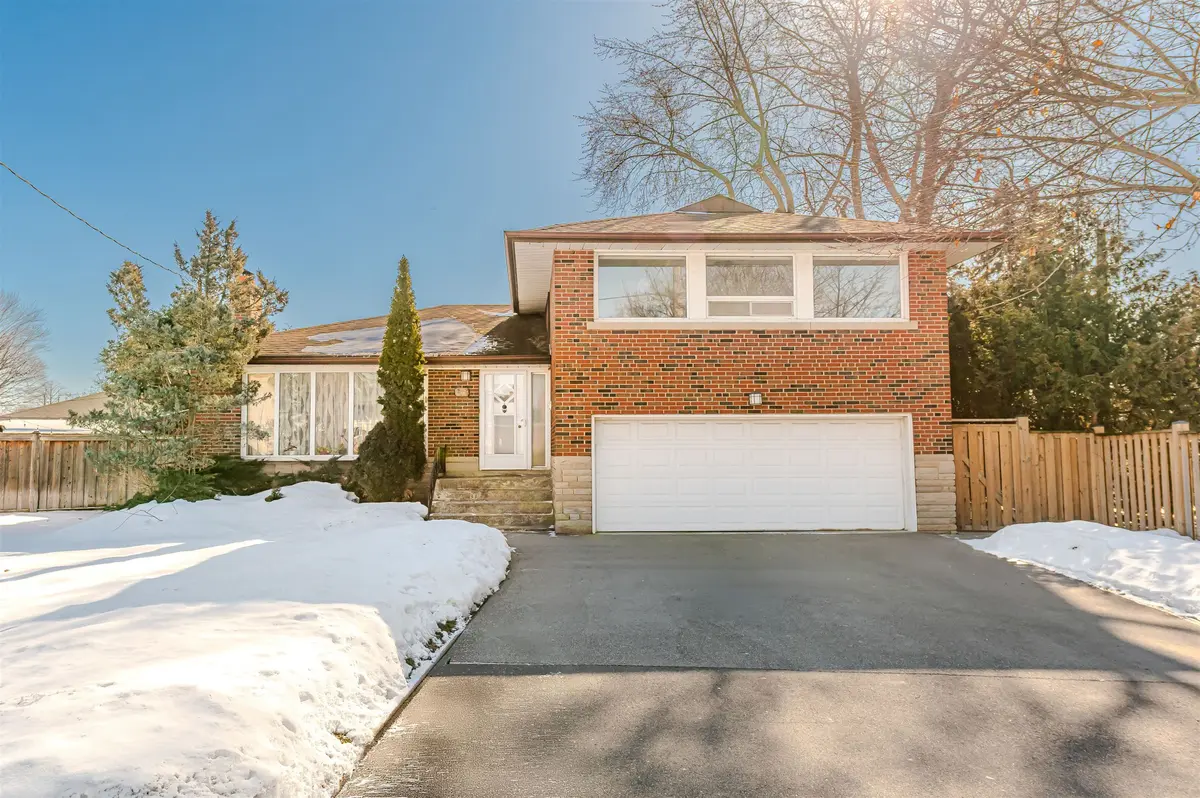 27 Hernshaw CRES, Toronto W08, ON M9C 3M3