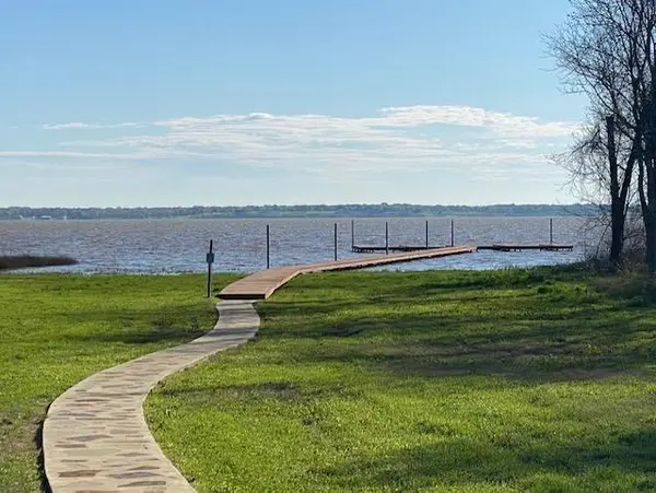 9285 W Shoreline Drive, Kemp, TX 75143