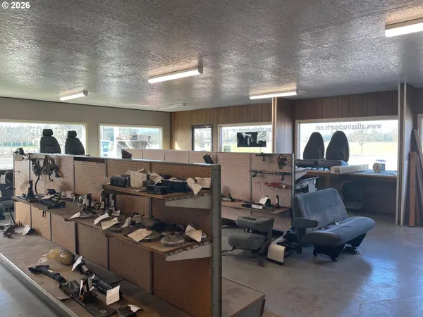 17308 HIGHWAY 99E, Hubbard, OR 97032