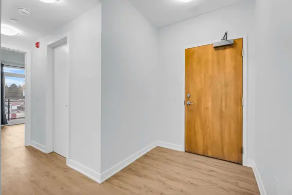 340 Plains RD E #302, Burlington, ON L7T 0C2