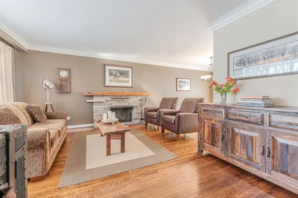 27 Hernshaw CRES, Toronto W08, ON M9C 3M3