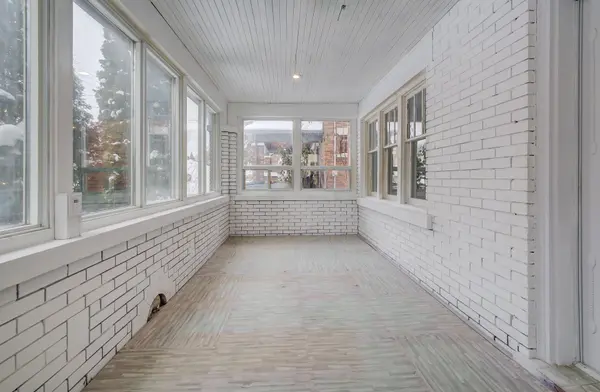 18 Shanley ST, Kitchener, ON N2H 5N8