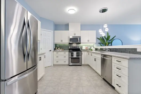 21 Finton LN, Hamilton, ON L0R 1C0