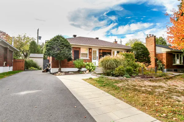 2034 Saunderson DR #A, Elmvale Acres And Area, ON K1G 2E6