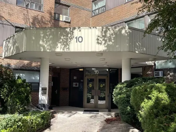 10 Sunrise AVE #114, Toronto C13, ON M4A 2R1