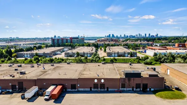 40 Tiffield RD #3-4, Toronto E07, ON M1V 5B7