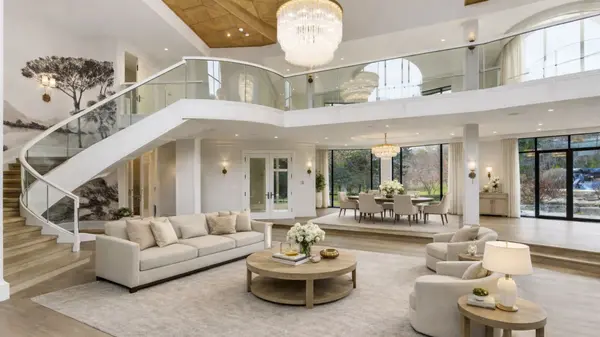 3320 Guelph Line, Burlington, ON L7P 0S7