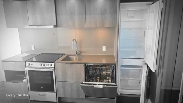 448 burnhamthorpe road w RD #3112, Mississauga, ON L5B 0K7