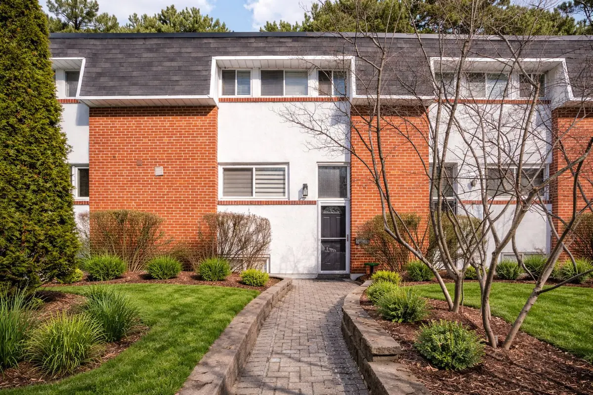 90 George Henry BLVD #17, Toronto C15, ON M2J 1E7