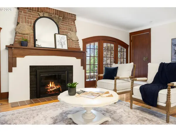 49 BRIARWOOD RD, Lake Oswego, OR 97034