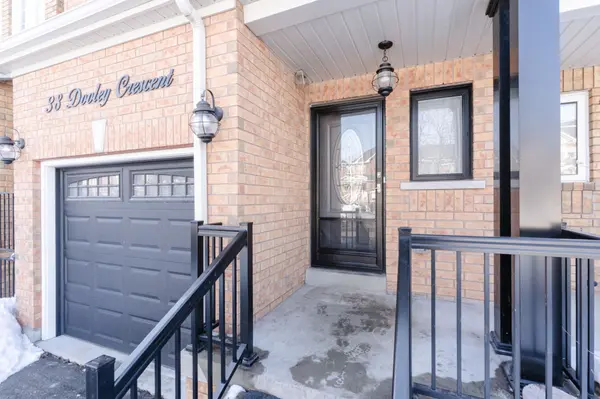 38 Dooley CRES, Ajax, ON L1T 4J4