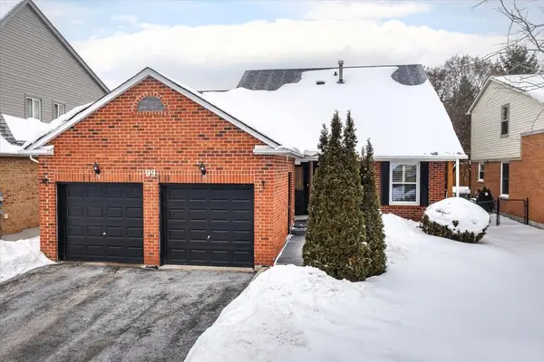 99 Peevers CRES, Newmarket, ON L3Y 7T2